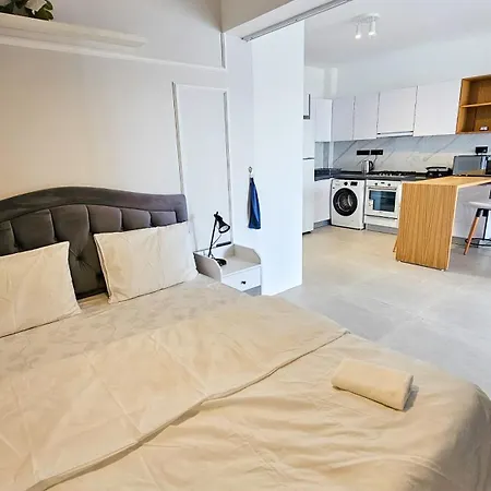 Gloria With Seaview In Caesar Blue Resort, Lunch 4 Pm, Gym With Sauna And Heated Swimming Pool *